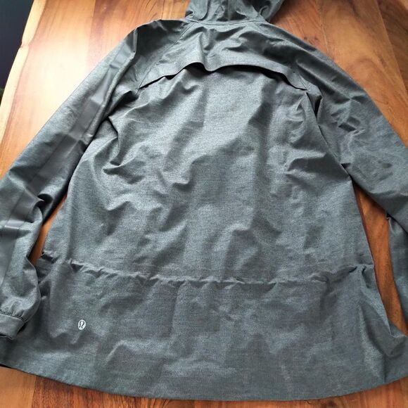 Lululemon The Drizz Running Jacket (reflective/water resistant) - Picture 2 of 7